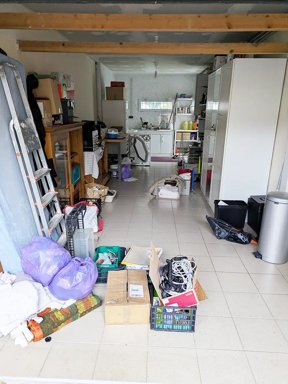 Avant : Débarras de maison et appartement insalubre